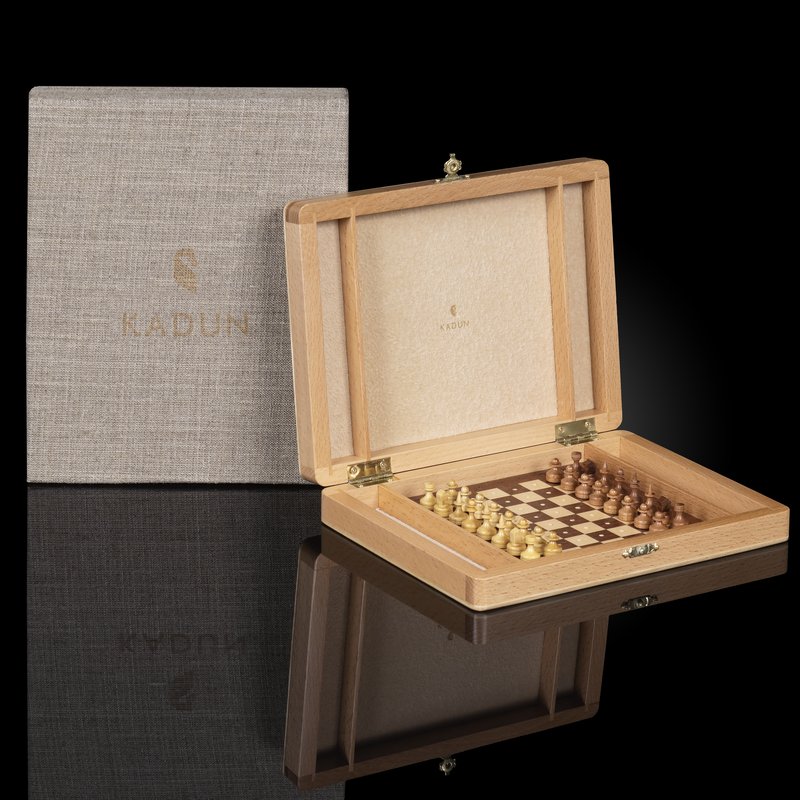 Әйелім мені сиқытып, киімімді ауыстырды.